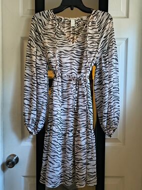 Knee-Length Animal Print Dress – XS (Fits S/M)
